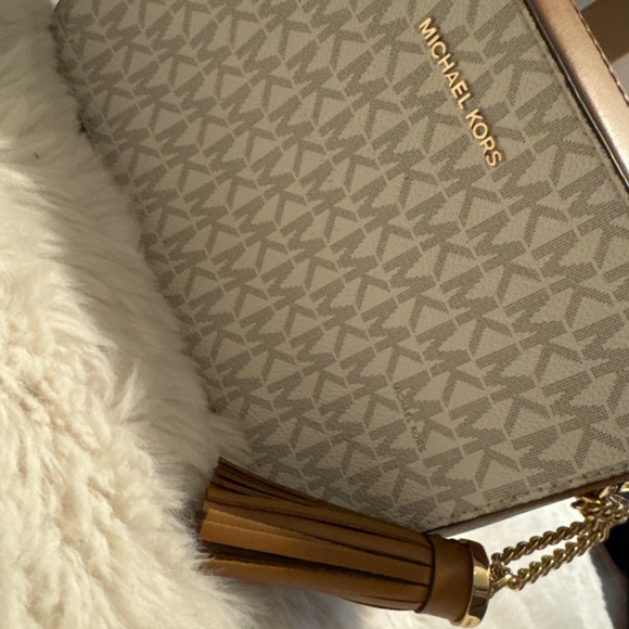 Michael Kors - Picture 2 of 5